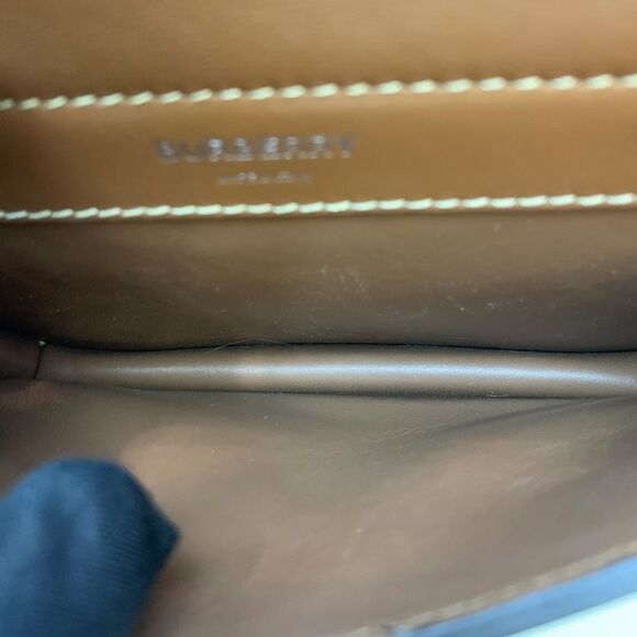Burberry Women Pre-Loved Bag Very Good Condition - Picture 8 of 9